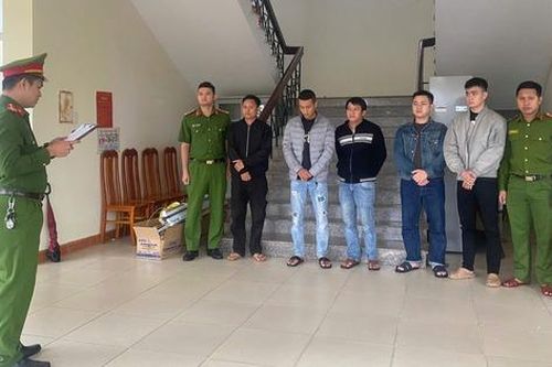 Hỗn chiến vì lý do 'lãng xẹt', 7 người bị khởi tố
