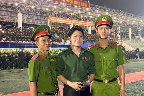 Hình ảnh của nhạc sĩ Nguyễn Văn Chung đang khiến mạng xã hội 'dậy sóng'