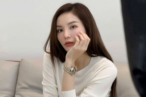 Chiếc điện thoại giá 42 triệu đồng của Kỳ Duyên