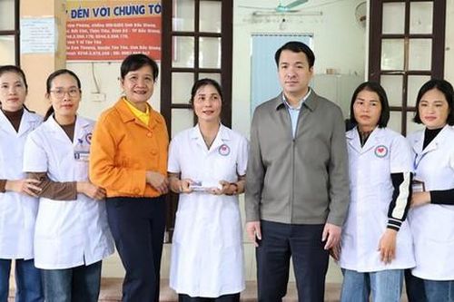 Phó Bí thư Đảng ủy MTTQ, các đoàn thể Trung ương Ngô Văn Cương thăm, động viên nhân dân tỉnh Bắc Ninh khắc phục hậu quả thiên tai