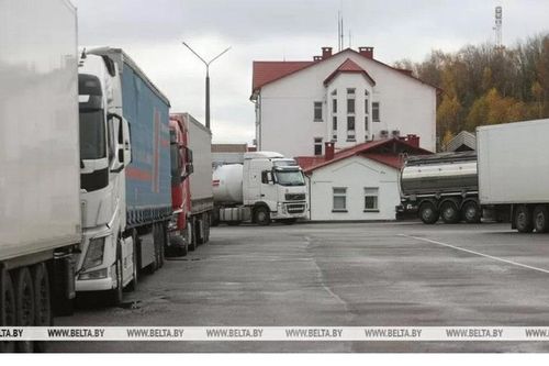 Lítva: Hàng nghìn xe tải mắc kẹt tại Belarus do căng thẳng biên giới leo thang