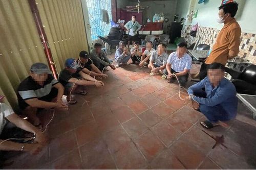 Công an phường Vĩnh Thông bắt quả tang 11 đối tượng đánh bạc qua mạng
