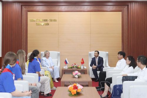 Bí thư Tỉnh ủy Trần Tiến Dũng gặp mặt, động viên đoàn cán bộ và học sinh thành phố Saint Petersburg, Liên bang Nga