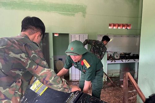 Ban Chỉ huy Phòng thủ Khu vực 5, Phan Thiết khẩn trương hỗ trợ người dân vùng lũ