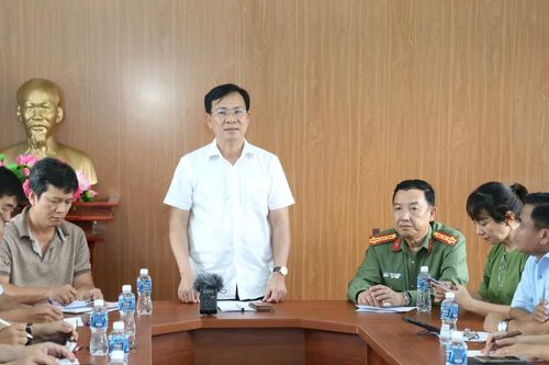 Chủ tịch UBND tỉnh Lâm Đồng Hồ Văn Mười yêu cầu khẩn trương khắc phục hậu quả mưa lũ tại Tuy Phong
