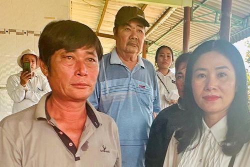 Ngành Giáo dục Lâm Đồng thăm hỏi gia đình học sinh bị lũ cuốn ở Tuy Phong
