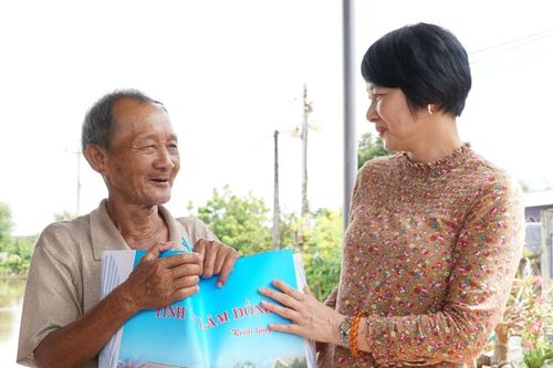 Chủ tịch UBMTTQ Việt Nam tỉnh Lâm Đồng Phạm Thị Phúc kiểm tra, hỗ trợ xã Lương Sơn thiệt hại do mưa lũ