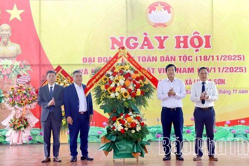 Phó Bí thư Tỉnh ủy Nguyễn Mạnh Sơn dự Ngày hội Đại đoàn kết toàn dân tộc tại thôn Đồng Bưng