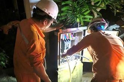 Thắp sáng trở lại sau mưa lũ