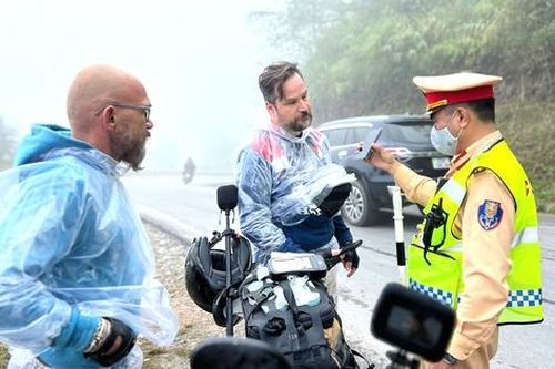 CSGT Tuyên Quang đảm bảo ATGT cho du khách mùa tam giác mạch
