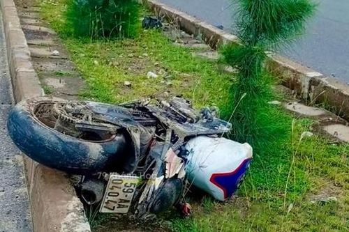 Khánh Hòa: Xe máy gãy làm đôi sau va chạm, một người tử vong tại chỗ