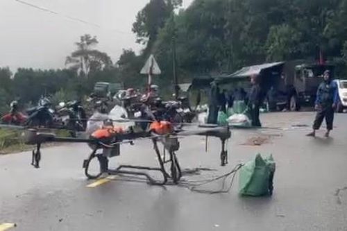 Đà Nẵng: Dùng drone vận chuyển hàng hỗ trợ người dân ở nơi bị chia cắt, cô lập