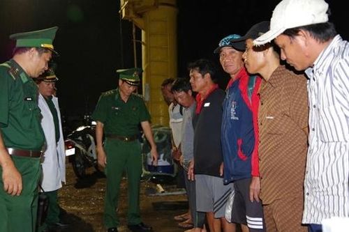 Kịp thời tiếp nhận và sơ cứu 11 ngư dân gặp nạn trên vùng biển Vũng Tàu