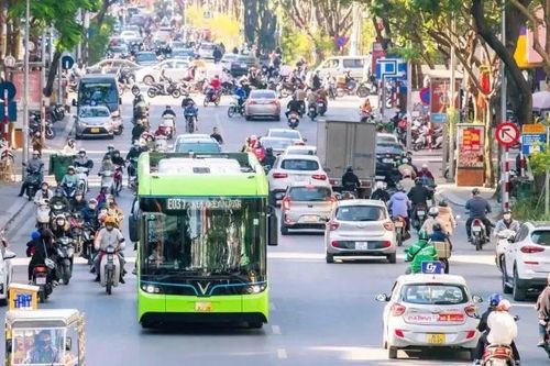 Đẩy mạnh chuyển đổi xanh giao thông công cộng