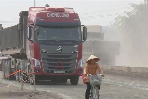 Ô nhiễm, tiềm ẩn mất ATGT trên tuyến Quốc lộ 32