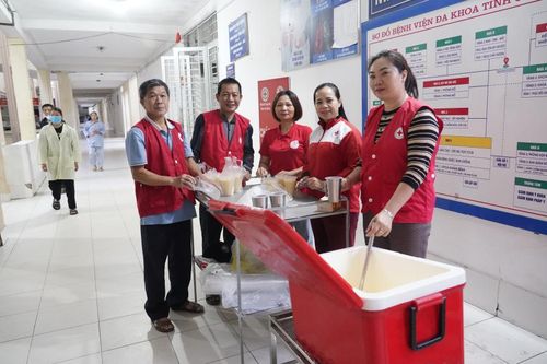 Khởi động lại Chương trình 'Nồi cháo tình thương' tại Bệnh viện Đa khoa tỉnh