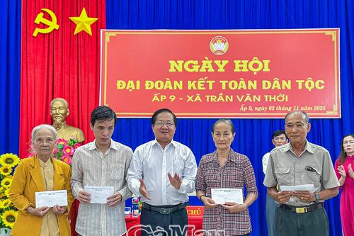 Lan tỏa tinh thần đoàn kết ở khu dân cư xã Trần Văn Thời và phường An Xuyên