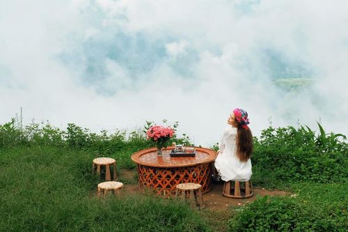 Về Sì Thâu Chải ngắm bản làng giữa mây và hoa của người Dao