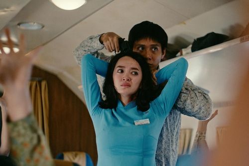 'Tử chiến trên không' vượt mốc 250 tỷ đồng, lọt top 8 phim ăn khách phòng vé