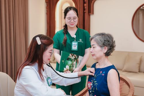 'Đi học bán trú' tuổi 70: Hành trình tìm lại niềm vui của những người già cô đơn