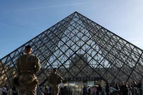 Pháp: Vụ trộm tại bảo tàng Louvre do tội phạm vặt gây ra