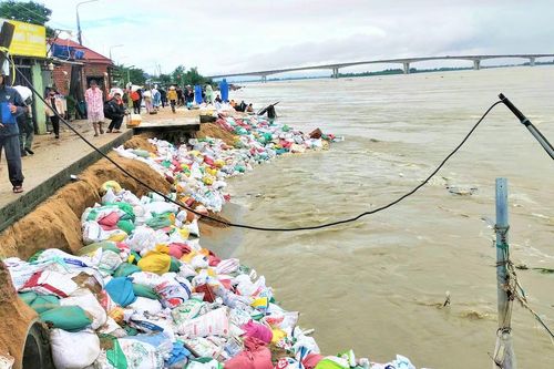 Đà Nẵng: Hàng nghìn người dồn sức cứu bờ kè An Lương