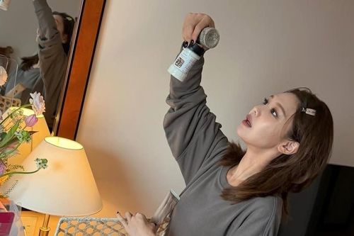 Idol Hàn Quốc 'ngã ngửa' khi được tặng muối Sa Huỳnh
