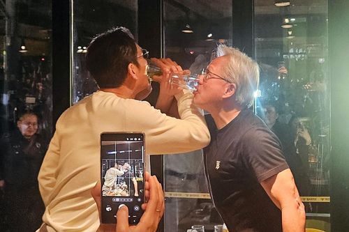 'Đây có phải chỗ ngồi của Jensen Huang không?'