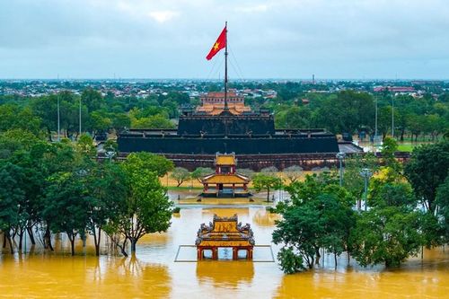 Khu di sản Huế trong ngày mưa lũ