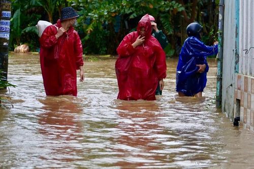 Mưa lớn gây ngập, ách tắc giao thông tại trung tâm thành phố Đà Nẵng