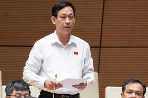 Xây dựng chính sách tiền lương tương xứng với cán bộ, công chức; sớm có chính sách đãi ngộ với cấp xã