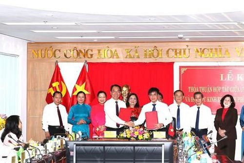 Vĩnh Long 'bắt tay' Đại học Kinh tế TPHCM: Hợp lực tri thức, mở hướng phát triển vùng