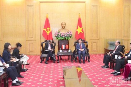 Đồng chí Nguyễn Xuân Thắng tiếp Đại sứ Cộng hòa Singapore tại Việt Nam Jaya Ratnam