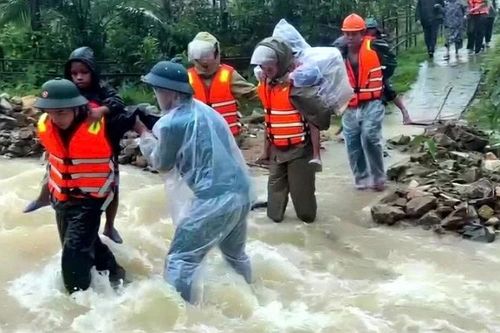 Nhiều khu vực vùng cao tại thành phố Huế tiếp tục sạt lở, chia cắt giao thông
