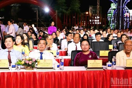 Cần Thơ khai mạc Lễ hội Oóc Om Bóc-Đua ghe Ngo năm 2025