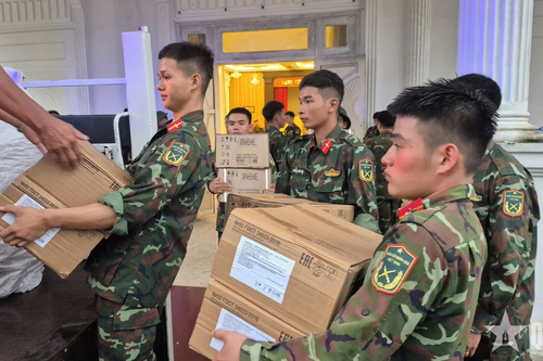 Huế: Phân phối hàng viện trợ khẩn cấp của Liên bang Nga