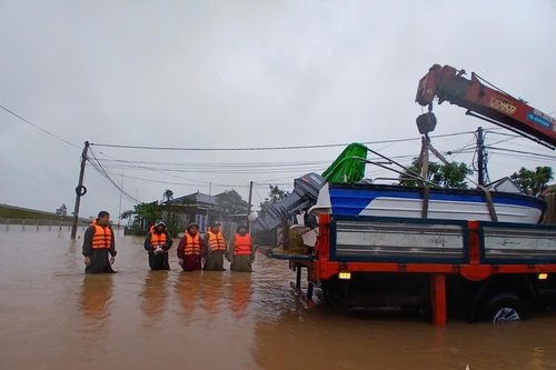 Số hộ dân tại Hà Tĩnh bị ngập lụt, chia cắt tăng lên