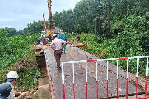 Cầu tạm Cây Sung cơ bản hoàn thành, tiếp tục gia cố đảm bảo an toàn