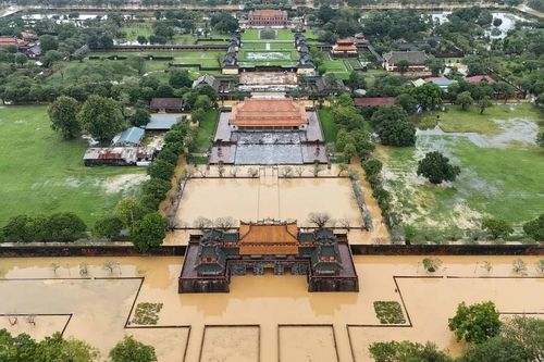 Huế: Lũ trên sông Bồ lại vượt mốc lịch sử, nhiều di tích ngập sâu