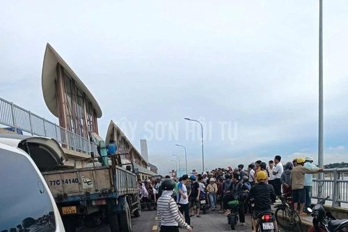 Cứu sống học sinh lớp 11 ở Gia Lai nhảy đập tự tử trên sông Côn