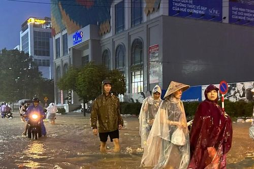TP Huế ngập lụt trở lại lần 3 do mưa lớn thượng nguồn