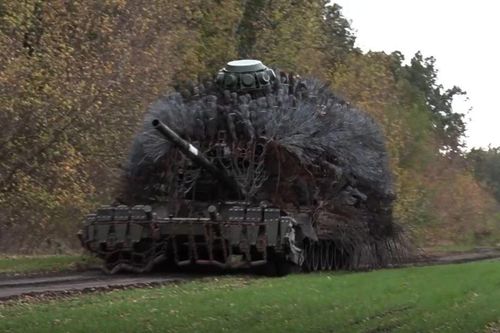 Xe tăng T-72B3 trở thành 'nhím kim loại' khổng lồ