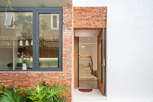Nhà phố 300m2 lấy cảm hứng từ gạch đỏ