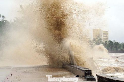 Bờ kè biển Đồ Sơn vỡ vụn sau nhiều cơn bão dữ