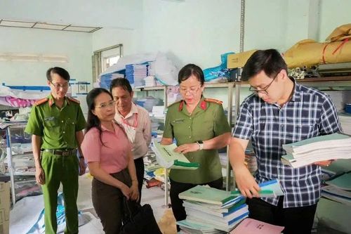 Báo động sinh viên dùng sách lậu, xâm phạm bản quyền