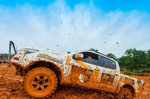 Dàn xe địa hình tranh tài tại giải đua ô tô off-road ở Hà Nội