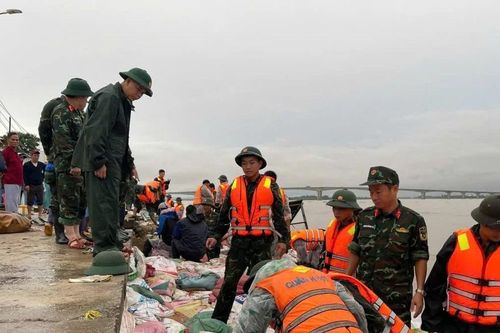 Lập sở chỉ huy tiền phương ứng phó với sạt lở tại kè biển Đà Nẵng