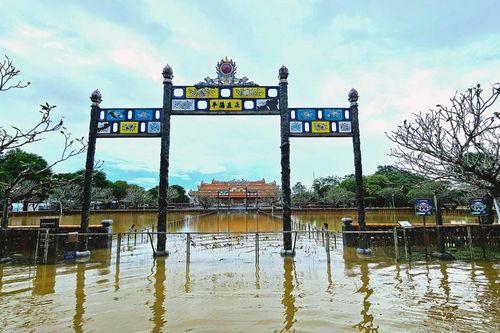 Các điểm di tích Huế tạm dừng đón khách do mưa lũ tiếp diễn khốc liệt