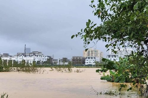 Hơn 3.000 người ở Huế phải sơ tán, nước sông Bồ vượt mốc lũ lịch sử