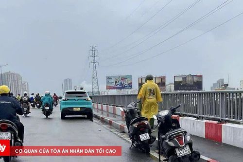 TP.HCM: Bỏ lại taxi dùng dao tự tử rồi nhảy cầu Sài Gòn